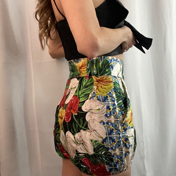 Dolce and Gabbana hot pants shorts - Picture 3 of 11